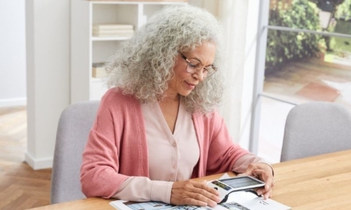 Comment bien choisir sa loupe électronique quand on est malvoyant ?